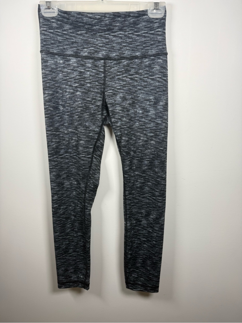 LULULEMON | Heathered Black Crop Leggings Size 6
